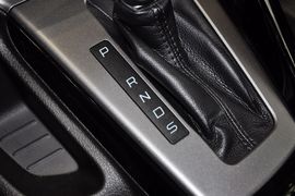 2012款福特福克斯三厢1.6L手自一体风尚型