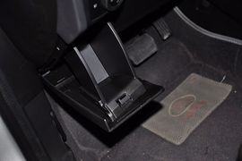 2012款福特福克斯三厢1.6L手自一体风尚型