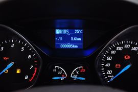 2012款福特福克斯三厢1.6L手自一体风尚型