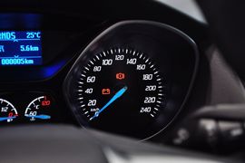 2012款福特福克斯三厢1.6L手自一体风尚型