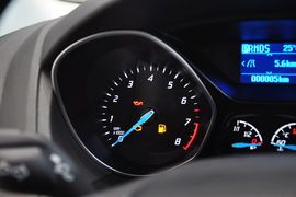 2012款福特福克斯三厢1.6L手自一体风尚型