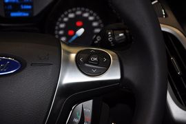 2012款福特福克斯三厢1.6L手自一体风尚型