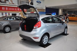 2013款福特嘉年华两厢1.5L自动时尚型