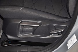 2013款福特嘉年华两厢1.5L自动时尚型