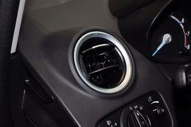2013款福特嘉年华两厢1.5L自动时尚型