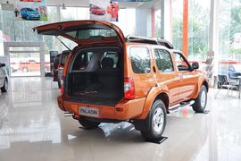 2013款日产帕拉丁2.4L手动两驱标准型