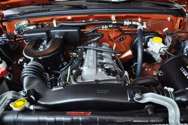 2013款日产帕拉丁2.4L手动两驱标准型