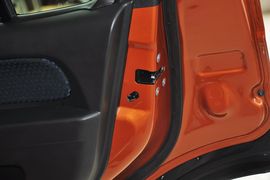 2013款日产帕拉丁2.4L手动两驱标准型