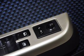 2013款日产帕拉丁2.4L手动两驱标准型