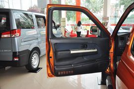 2013款日产帕拉丁2.4L手动两驱标准型