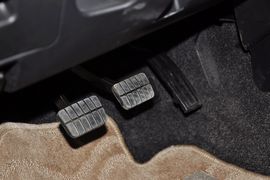 2013款日产帕拉丁2.4L手动两驱标准型