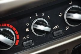 2013款日产帕拉丁2.4L手动两驱标准型