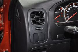 2013款日产帕拉丁2.4L手动两驱标准型