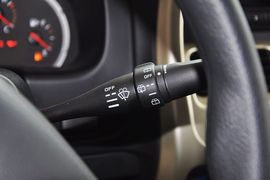 2013款日产帕拉丁2.4L手动两驱标准型