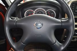 2013款日产帕拉丁2.4L手动两驱标准型