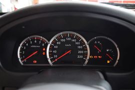 2013款日产帕拉丁2.4L手动两驱标准型