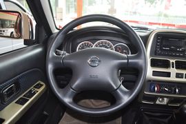 2013款日产帕拉丁2.4L手动两驱标准型