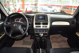 2013款日产帕拉丁2.4L手动两驱标准型