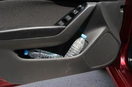 2017款马自达3昂克赛拉两厢