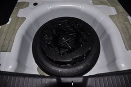 2013款现代索纳塔八2.4DLX尊贵版