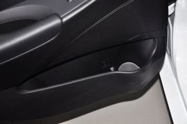 2013款现代索纳塔八2.4DLX尊贵版