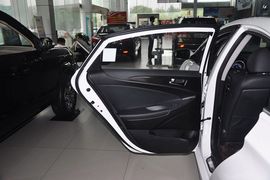 2013款现代索纳塔八2.4DLX尊贵版