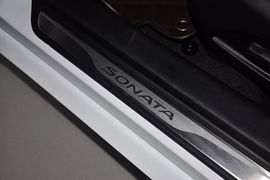 2013款现代索纳塔八2.4DLX尊贵版