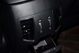 2013款现代索纳塔八2.4DLX尊贵版