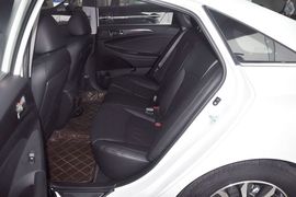 2013款现代索纳塔八2.4DLX尊贵版