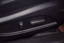 2013款现代索纳塔八2.4DLX尊贵版