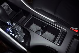 2013款现代索纳塔八2.4DLX尊贵版
