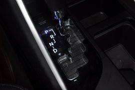2013款现代索纳塔八2.4DLX尊贵版