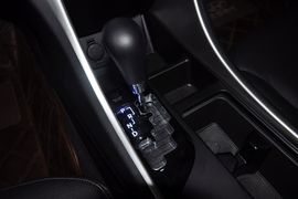 2013款现代索纳塔八2.4DLX尊贵版
