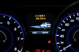2013款现代索纳塔八2.4DLX尊贵版
