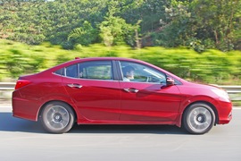 2013款广汽本田凌派1.8L自动旗舰版西双版纳试驾实拍