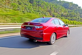 2013款广汽本田凌派1.8L自动旗舰版西双版纳试驾实拍