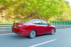 2013款广汽本田凌派1.8L自动旗舰版西双版纳试驾实拍