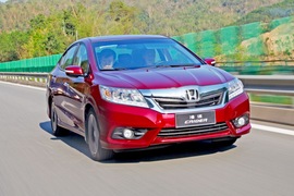 2013款广汽本田凌派1.8L自动旗舰版西双版纳试驾实拍