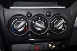 2013款铃木奥拓1.0L手动舒适型