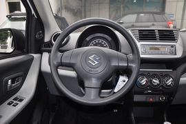 2013款铃木奥拓1.0L手动舒适型