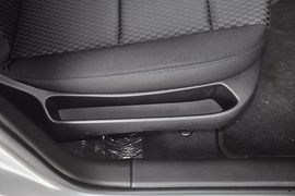 2013款标致307两厢1.6L自动舒适版