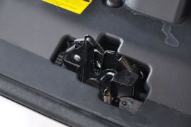 2012款丰田汉兰达2.7L两驱7座豪华版
