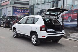 2013款Jeep指南者2.0L两驱运动版