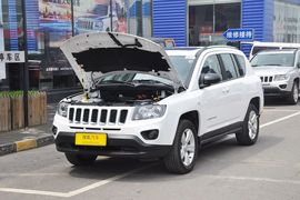 2013款Jeep指南者2.0L两驱运动版