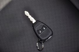 2013款Jeep指南者2.0L两驱运动版
