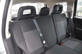 2013款Jeep指南者2.0L两驱运动版