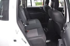 2013款Jeep指南者2.0L两驱运动版