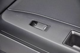 2013款Jeep指南者2.0L两驱运动版