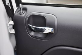 2013款Jeep指南者2.0L两驱运动版