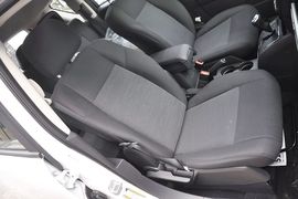 2013款Jeep指南者2.0L两驱运动版